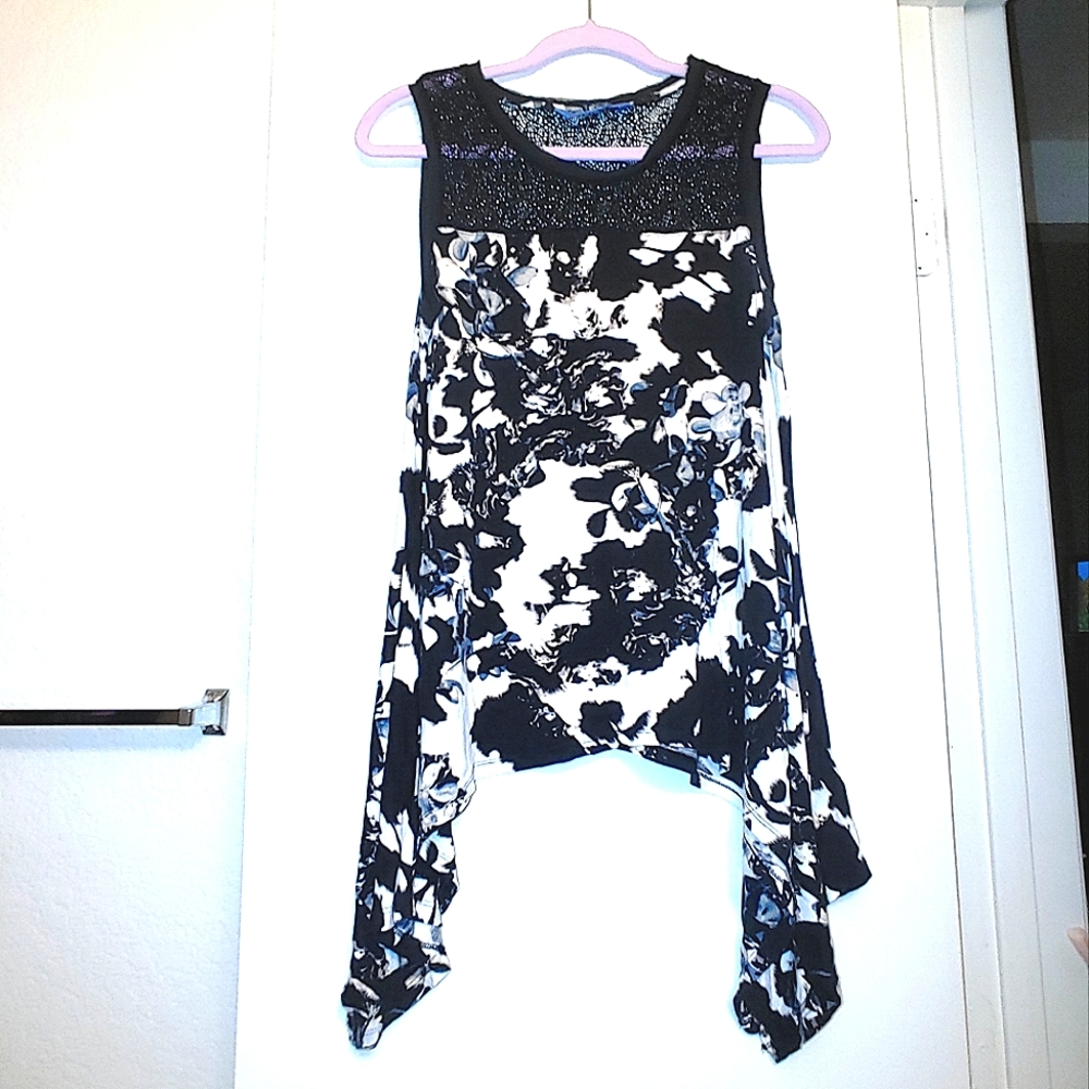 Simply Vera by Vera Wang, Size M/L, Black, White and Blue Floral top